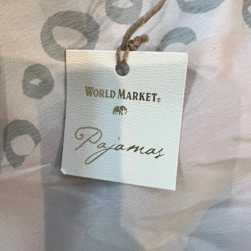 Satiny Robe w/animal print patterns - Picture 5 of 6